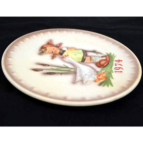 1974 Hummel Porcelain Plate Girl With Goose 4th Annual Plate Bas Relief Goebel - Picture 4 of 7